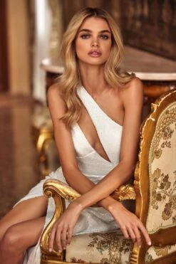 Cyra - White -Alamour The Label Shop 9 1fb04db7 ec9e 49ed 8f68 480c42dd11d4